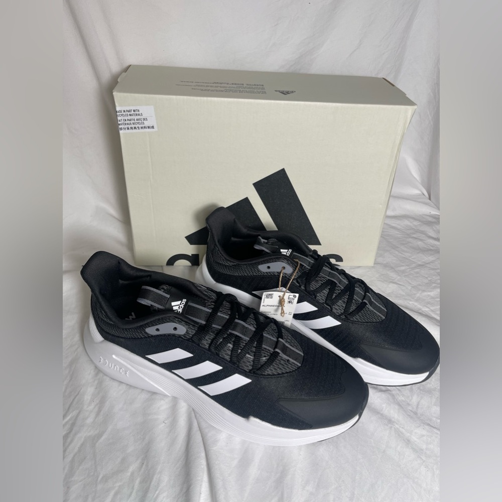 New Adidas size 10.5 Men’s Alpha Edge athletic running shoes 1F7292